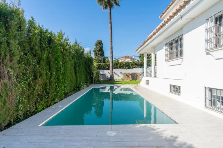 R5327383 | Detached Villa in El Paraiso – 5 beds, 3.5 baths