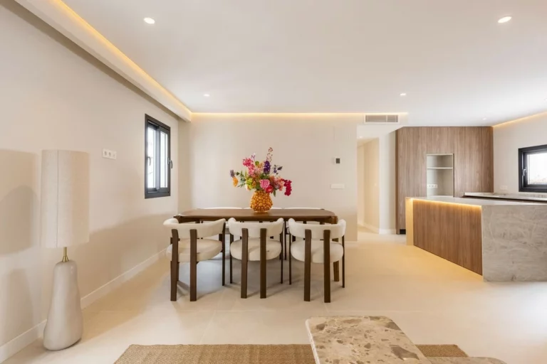 R5374549 | Top Floor Apartment in Estepona – 4 beds, 2 baths