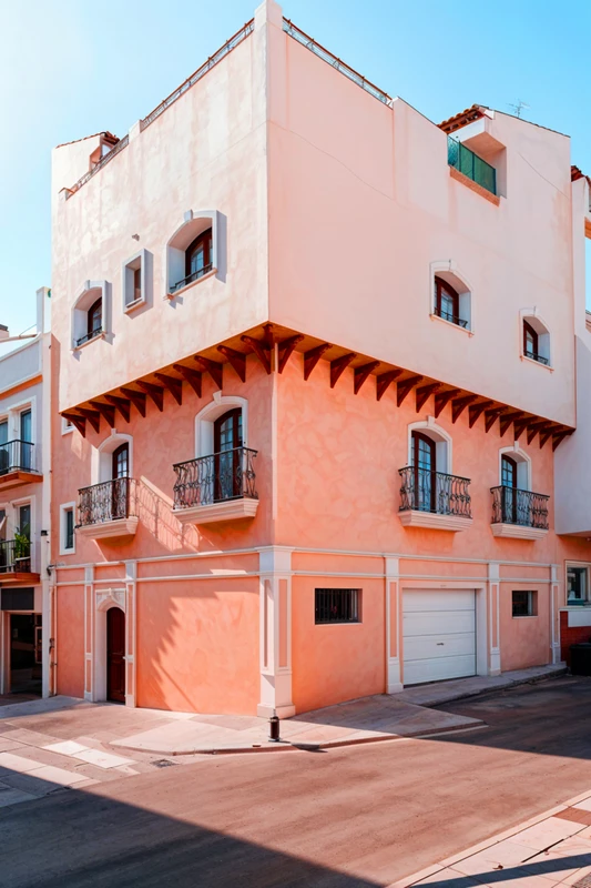 R5392306 | Townhouse in Estepona – 7 beds, 4 baths