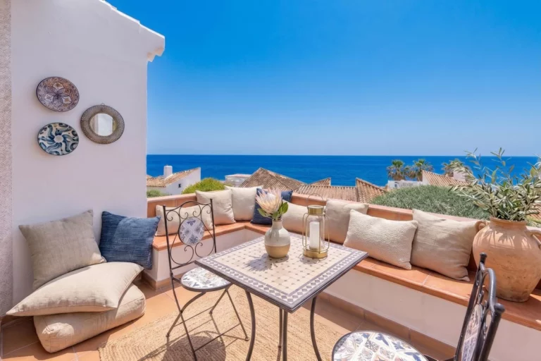 R5359294 | Detached Villa in Estepona – 3 beds, 3 baths