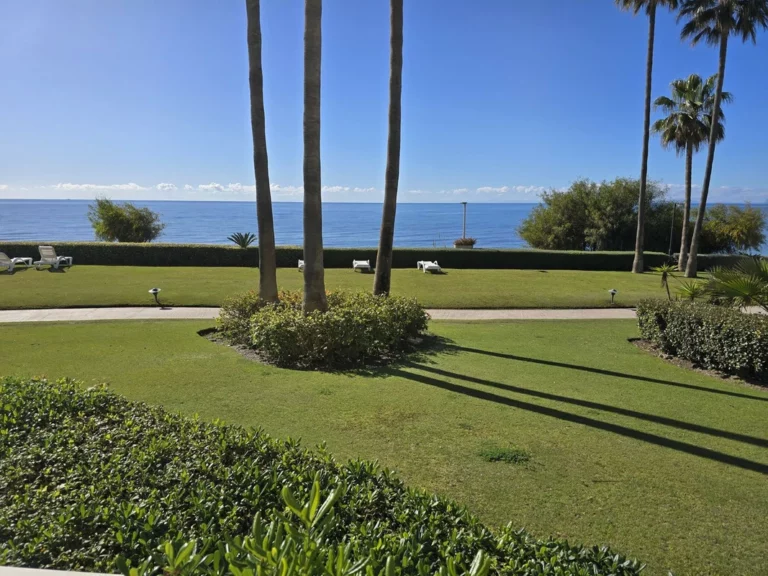 R5237518 | Ground Floor Apartment in Estepona – 3 beds, 3 baths