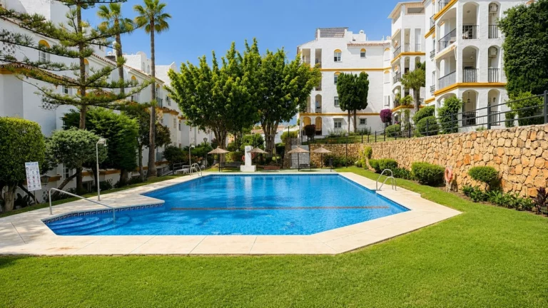 R5375974 | Middle Floor Apartment in Atalaya – 2 beds, 2 baths