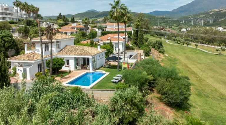 R5388157 | Detached Villa in Estepona – 3 beds, 3 baths