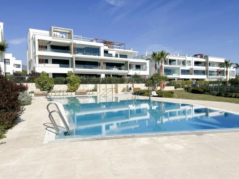 R5372626 | Penthouse in Estepona – 3 beds, 2 baths