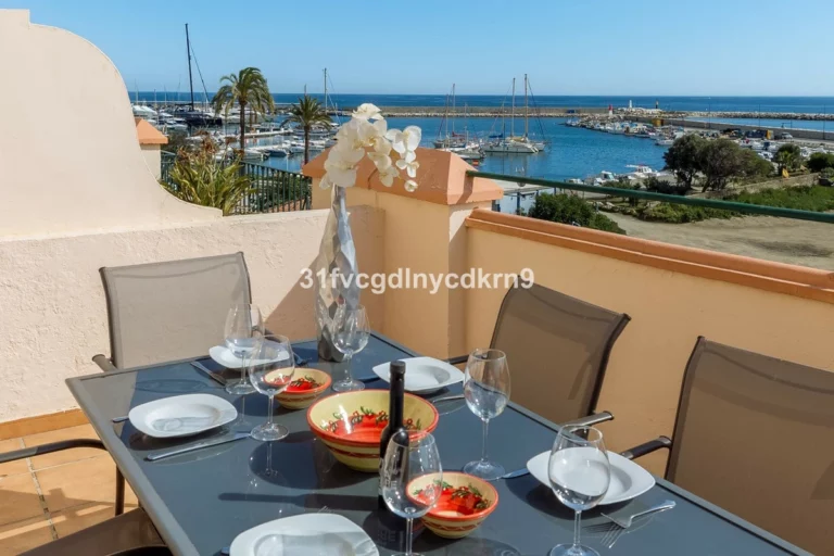 R5002264 | Townhouse in Estepona – 4 beds, 4 baths