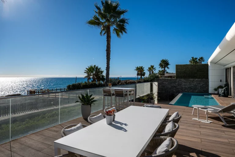 R5250319 | Detached Villa in Estepona – 4 beds, 3.5 baths
