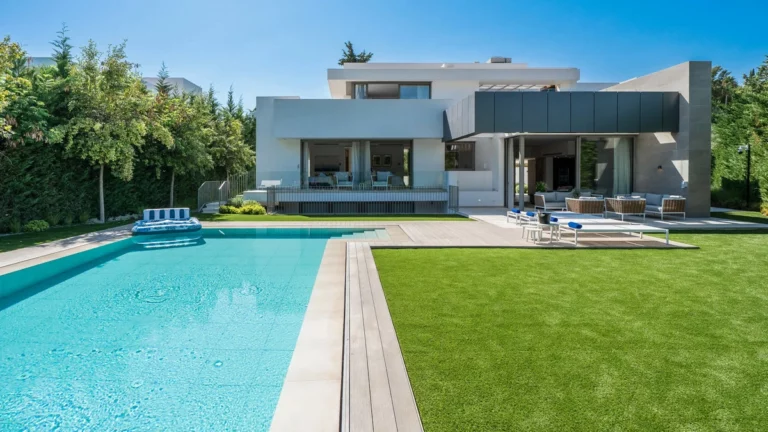 R5251588 | Detached Villa in El Paraiso – 5 beds, 6 baths