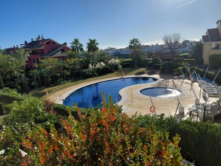 R5370319 | Ground Floor Apartment in Estepona – 2 beds, 2 baths
