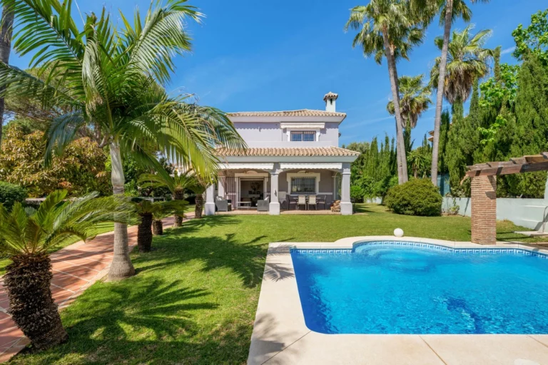 R5380795 | Detached Villa in Estepona – 3 beds, 2 baths