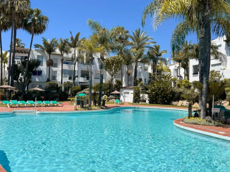 R5394352 | Top Floor Apartment in Costalita – 4 beds, 2 baths