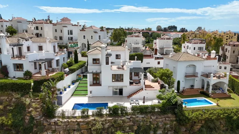 R5390143 | Detached Villa in Estepona – 4 beds, 4.5 baths