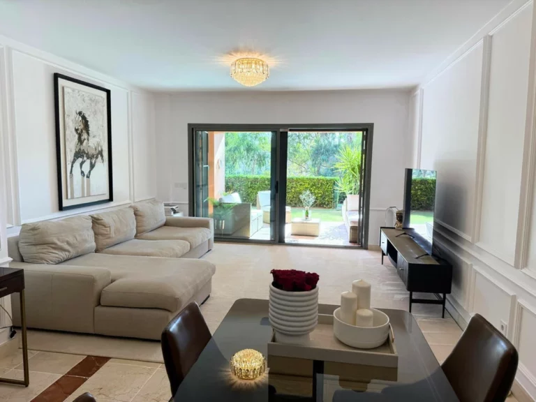 R5253628 | Middle Floor Apartment in Estepona – 2 beds, 2 baths