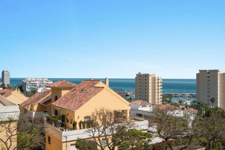R5393152 | Penthouse Duplex in Estepona – 3 beds, 2 baths