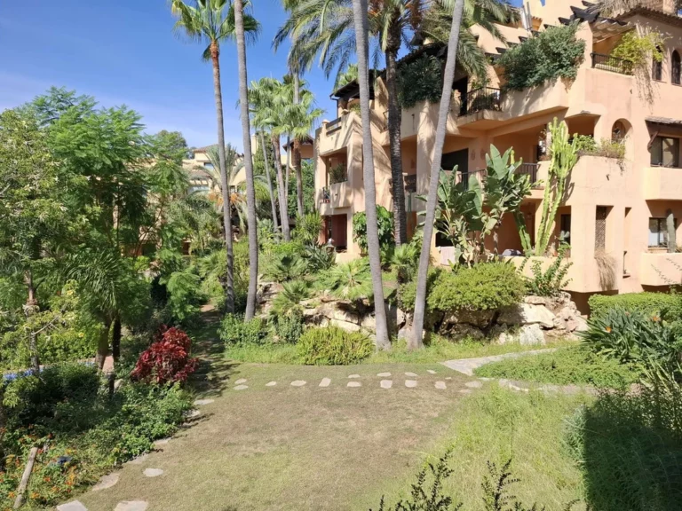R5164162 | Middle Floor Apartment in El Paraiso – 3 beds, 2 baths
