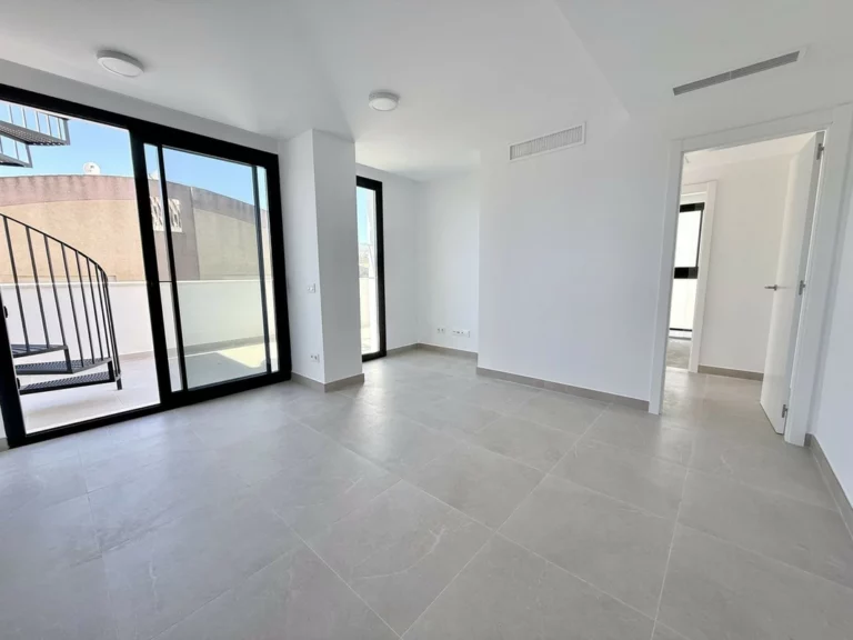 R5392279 | Penthouse in Estepona – 1 beds, 1 baths