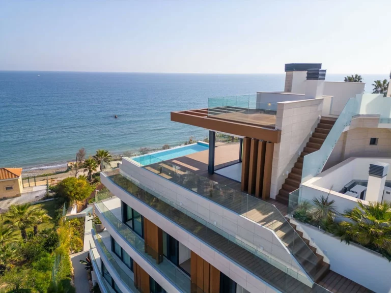R4973995 | Penthouse Duplex in Estepona – 4 beds, 4.5 baths