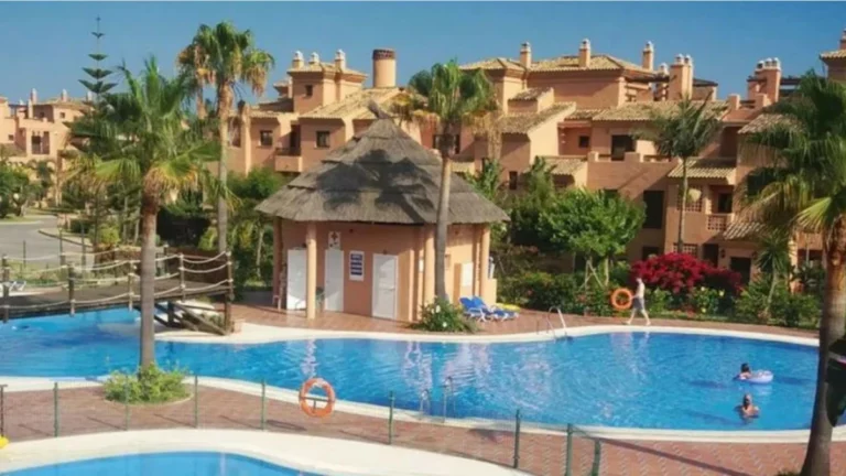 R5379208 | Ground Floor Apartment in Estepona – 4 beds, 3 baths