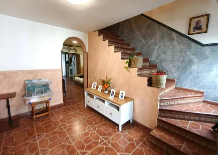 R5419339 | Top Floor Apartment in Estepona – 3 beds, 2 baths