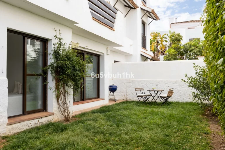 R5371249 | Ground Floor Apartment in Estepona – 3 beds, 2 baths