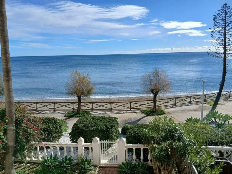 R5264692 | Duplex in Estepona – 5 beds, 4 baths