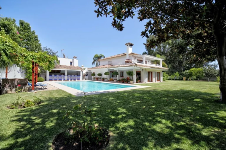 R4965571 | Detached Villa in Costalita – 5 beds, 4 baths