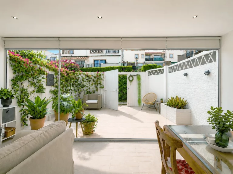 R5370427 | Townhouse in Estepona – 3 beds, 3 baths