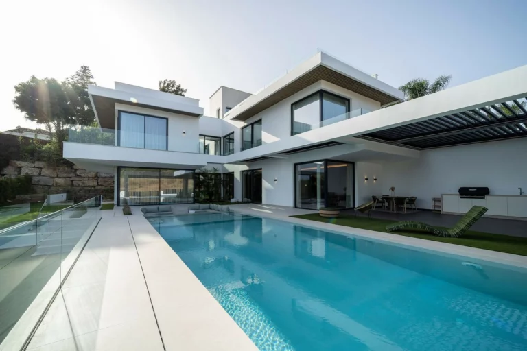 R5118037 | Detached Villa in El Paraiso – 6 beds, 9 baths