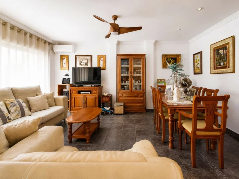 R5413318 | Townhouse in Estepona – 3 beds, 2.5 baths