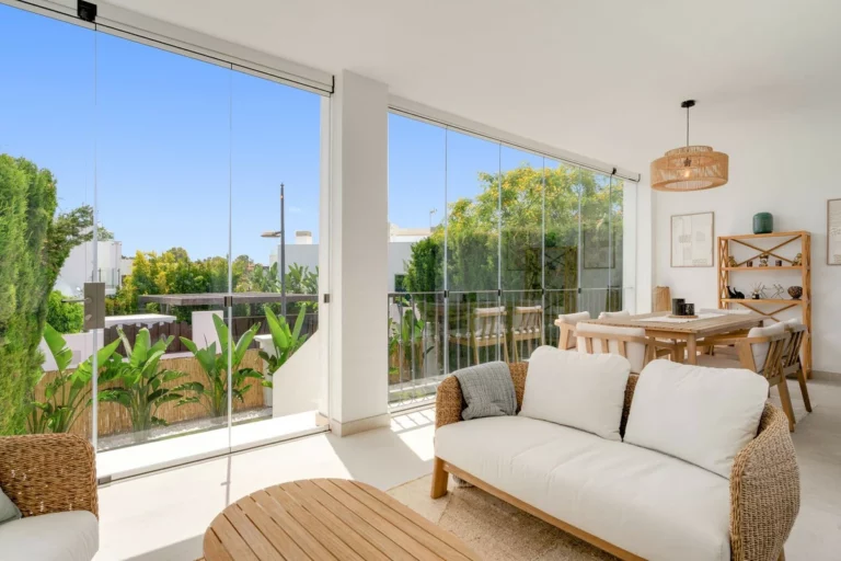 R5406334 | Townhouse in Estepona – 4 beds, 3 baths