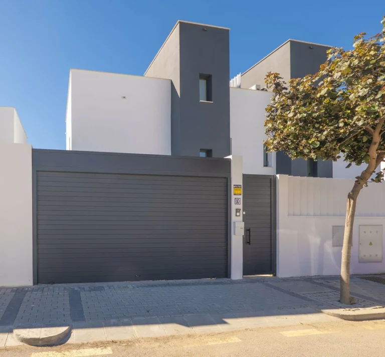 R5413222 | Detached Villa in Estepona – 3 beds, 4 baths