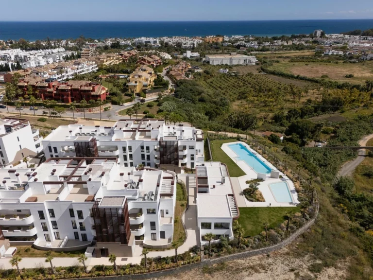 R5382052 | Ground Floor Apartment in Estepona – 3 beds, 2 baths