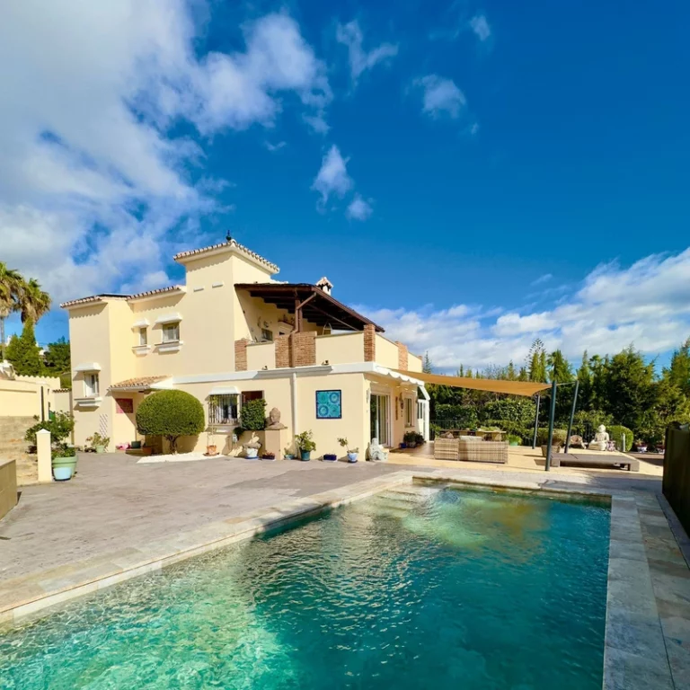 R5286541 | Detached Villa in Estepona – 6 beds, 5 baths
