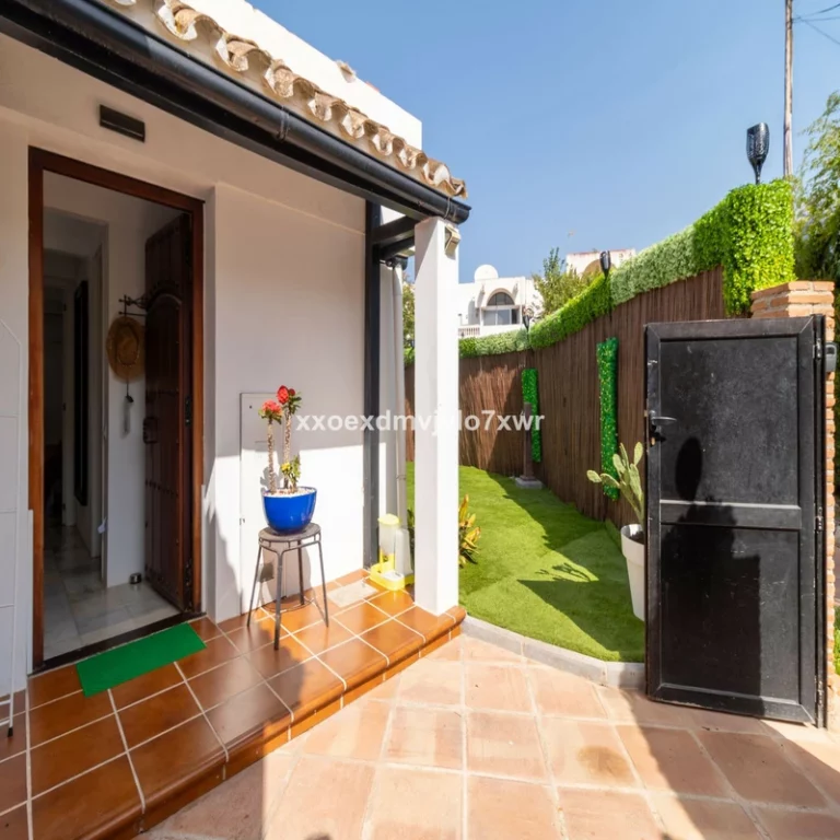 R5168668 | Semi-Detached House in Estepona – 3 beds, 3 baths