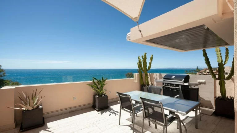 R4731871 | Penthouse Duplex in Estepona – 6 beds, 6 baths