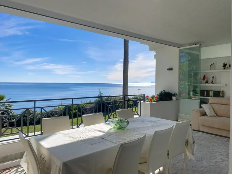 R5287450 | Middle Floor Apartment in Estepona – 2 beds, 2 baths