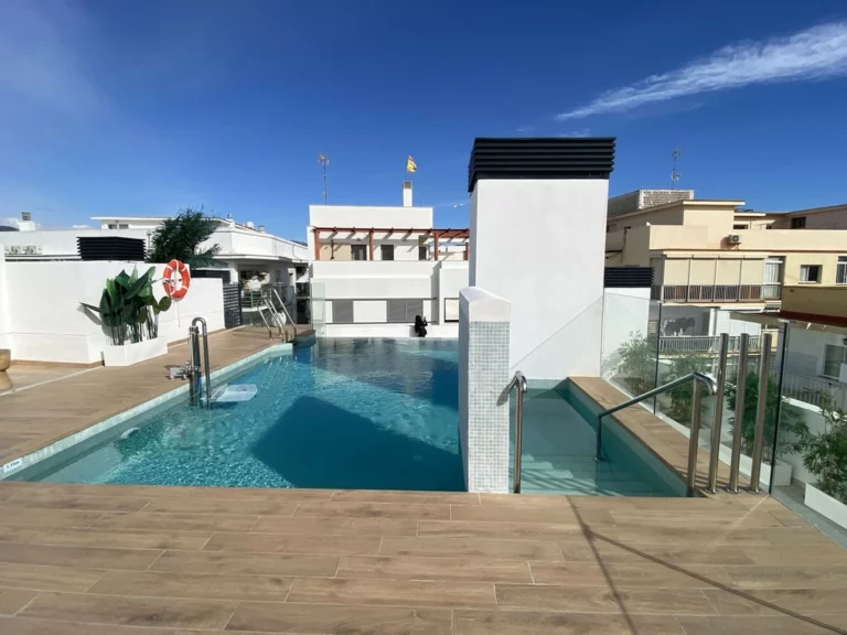 R5296645 | Middle Floor Apartment in Estepona – 2 beds, 2 baths