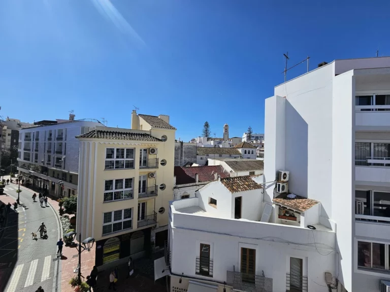 R5122156 | Top Floor Apartment in Estepona – 3 beds, 2 baths