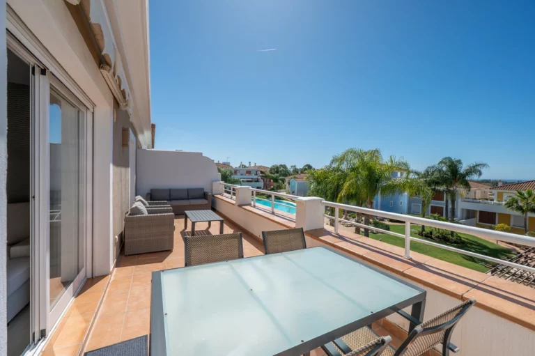 R5408812 | Penthouse in Estepona – 2 beds, 2 baths