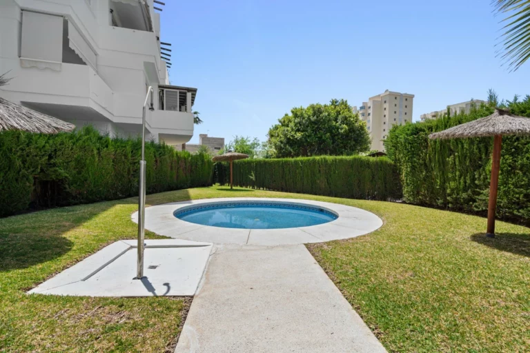 R5427058 | Ground Floor Apartment in Estepona – 2 beds, 2 baths