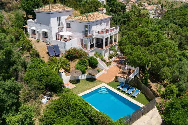 R5393005 | Detached Villa in Estepona – 3 beds, 2 baths