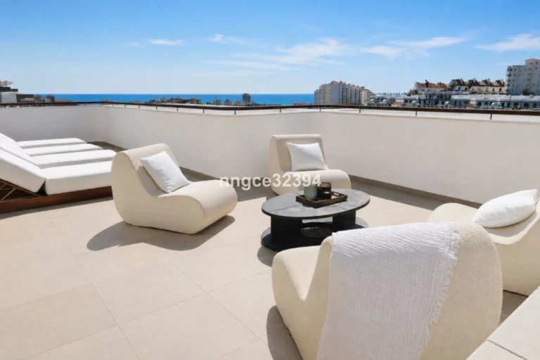 R5325421 | Middle Floor Apartment in Estepona – 3 beds, 2 baths