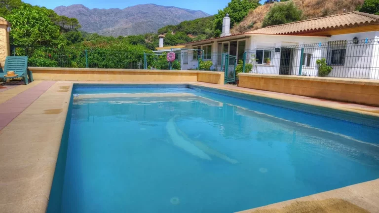 R5394445 | Finca – Cortijo in Estepona – 4 beds, 1 baths