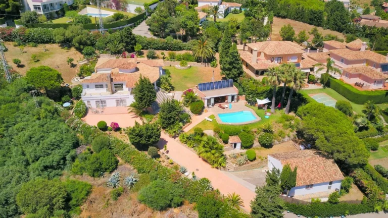 R5223631 | Detached Villa in Estepona – 5 beds, 5 baths