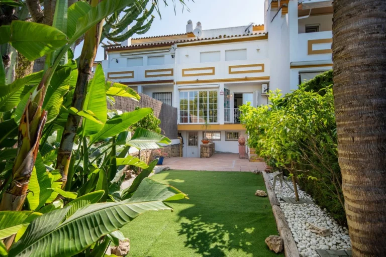 R5414863 | Townhouse in Estepona – 3 beds, 1.5 baths