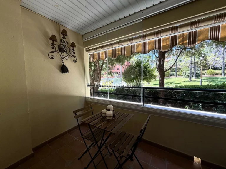 R5401018 | Middle Floor Apartment in Estepona – 4 beds, 2 baths