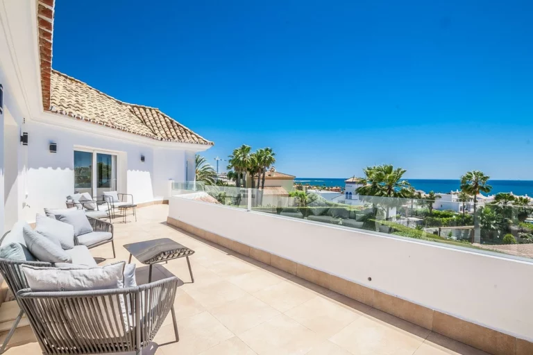 R5362528 | Detached Villa in Estepona – 6 beds, 5.5 baths