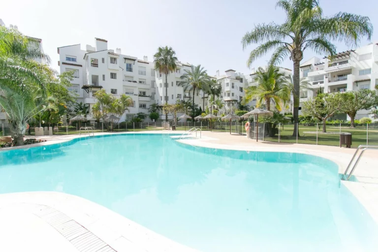 R5362099 | Middle Floor Apartment in Costalita – 3 beds, 3 baths