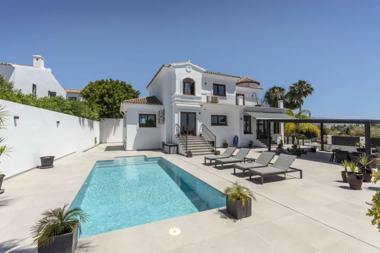 R5401063 | Detached Villa in Estepona – 6 beds, 5 baths