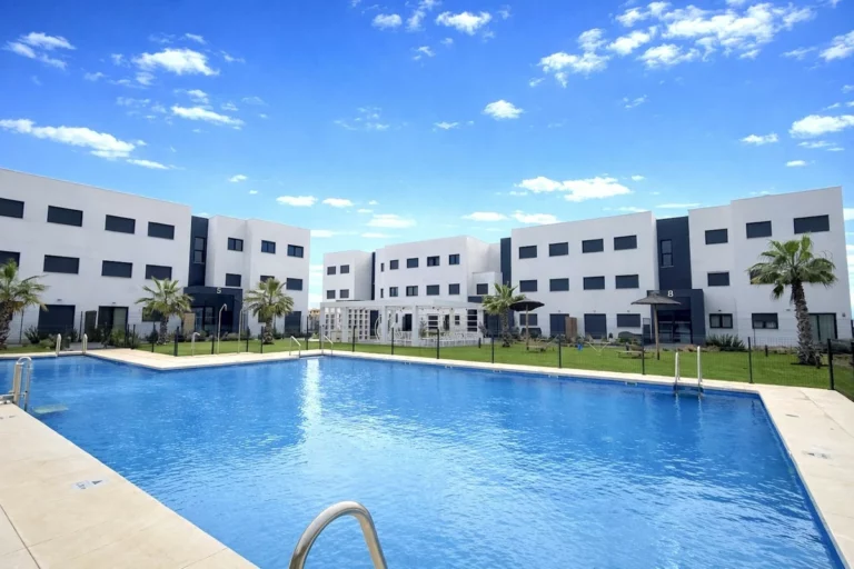 R5287060 | Ground Floor Apartment in Estepona – 2 beds, 2 baths