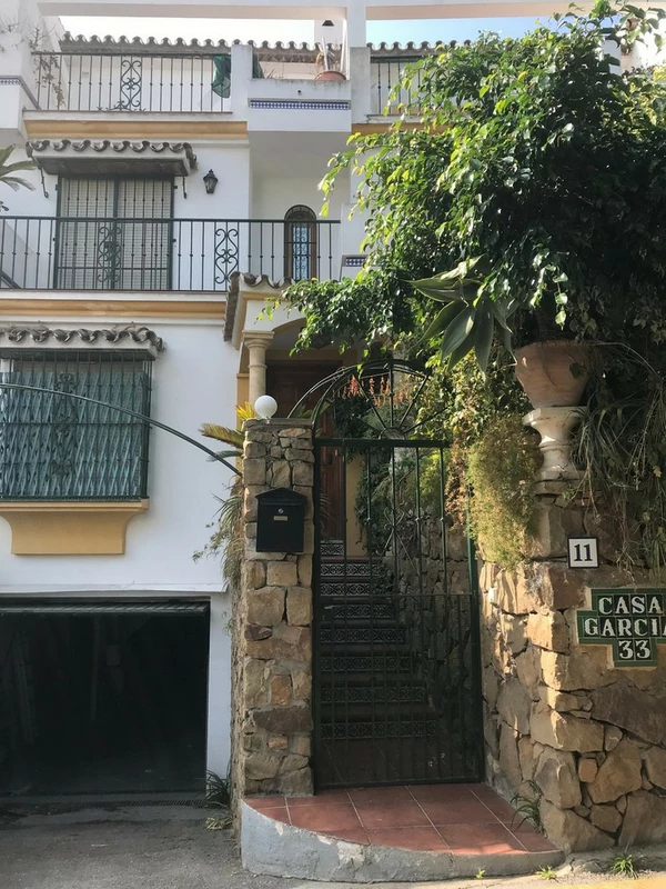 R31860 | Townhouse in Estepona – 5 beds, 3 baths